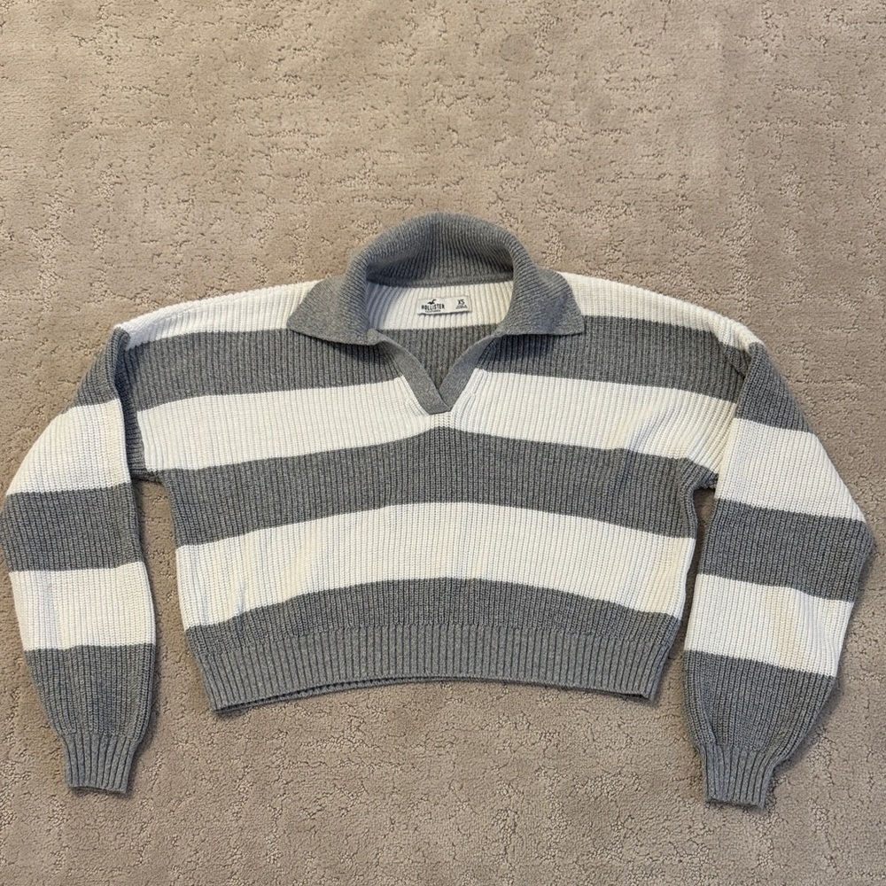 Hollister Gray and White V-Neck Sweater